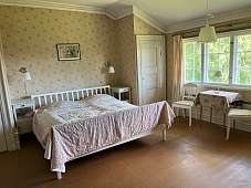 Schlafzimmer Rosa 1. OG