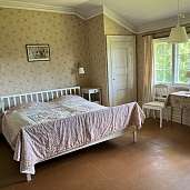 Schlafzimmer Rosa 1. OG